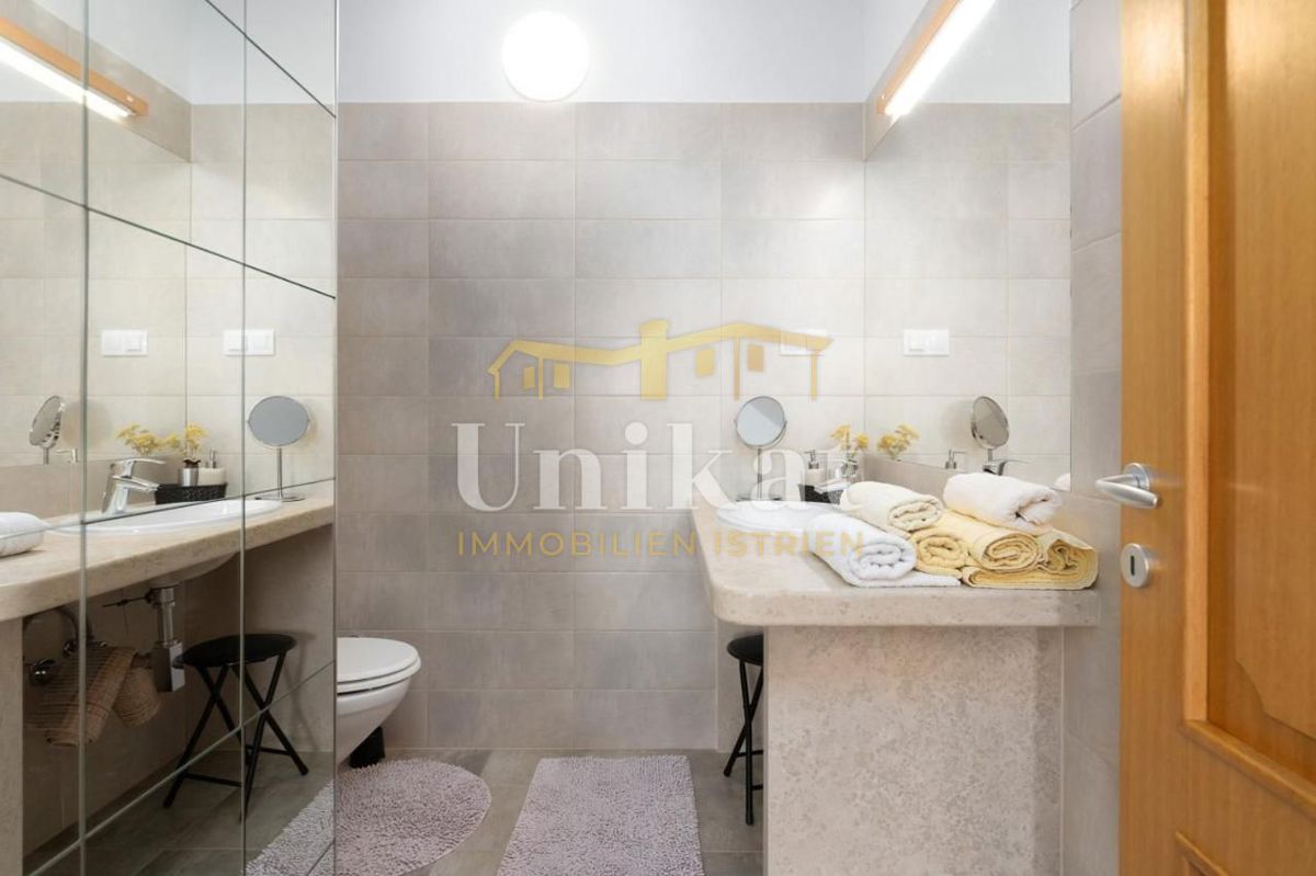 Hiša s bazenom in pogledom na morje